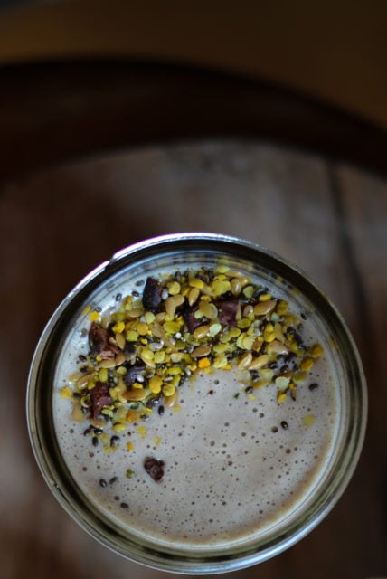 Der simpelste Bananen Mandel Smoothie - nutsandblueberries