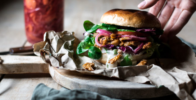 Jackfruit Burger mit eingelegten Zwiebeln | Vegan